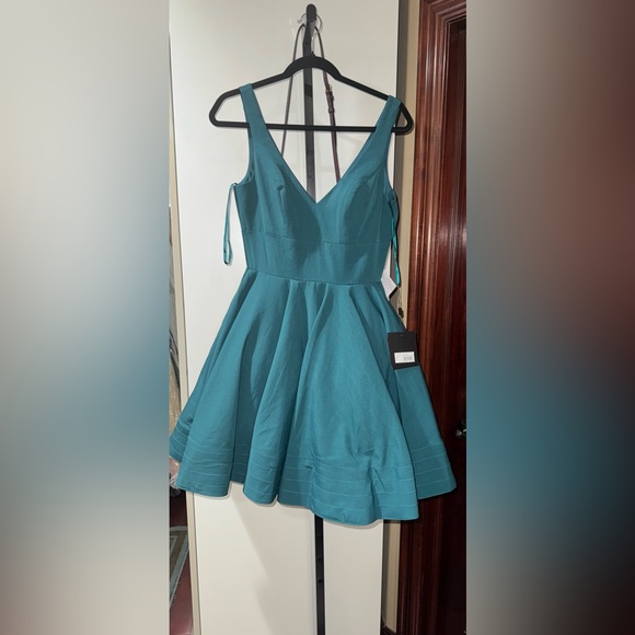 V neck fit and flare mini dress - Picture 5 of 9